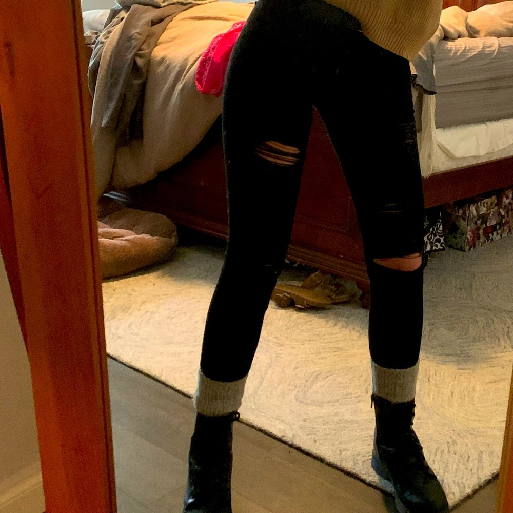 Black ripped skinny jeans